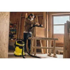 Karcher WD 5 P V 25L Wet/Dry Vacuum With Integrated Power Outlet -Ironclad Tools 331065740 AlternateImage1 l